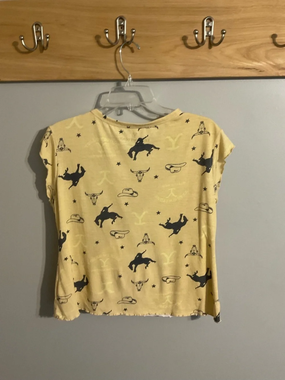 Paramount+Yellowstone Cowboy Print Yellow & Black 2 Pc. Shorts Pajama Set Medium